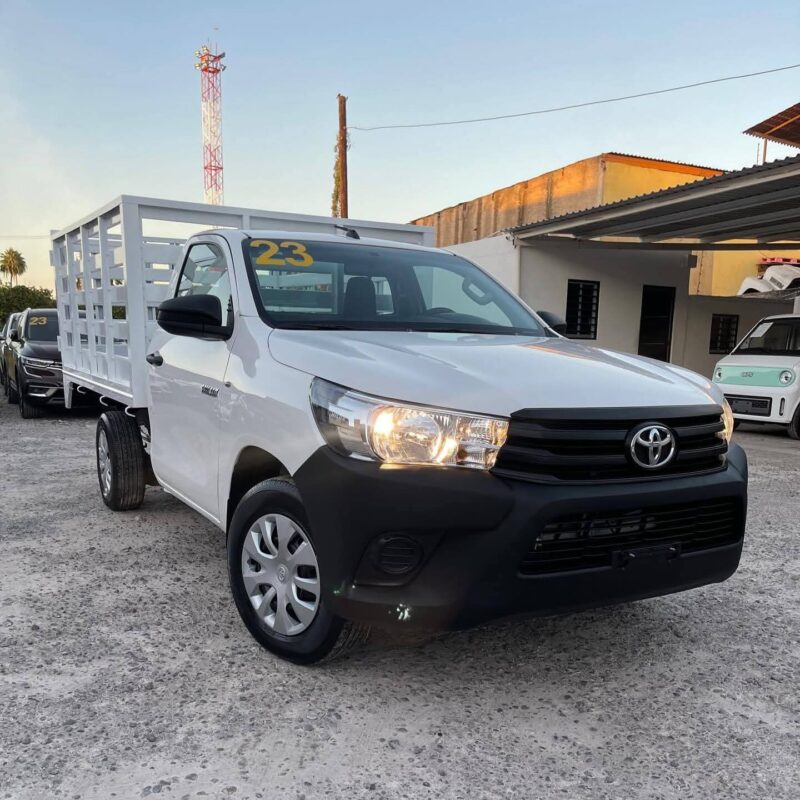 NISSAN NP300 ESTACAS