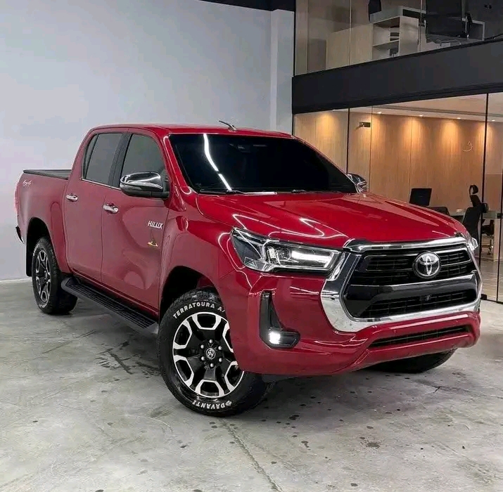 TOYOTA HILUX 4X4